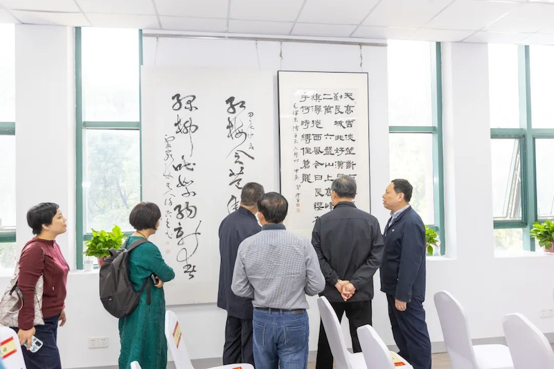 “情系五洲·侨绘江苏”江苏侨界庆祝中华人民共和国成立75周年书画摄影巡展(无锡站)启幕-图片8