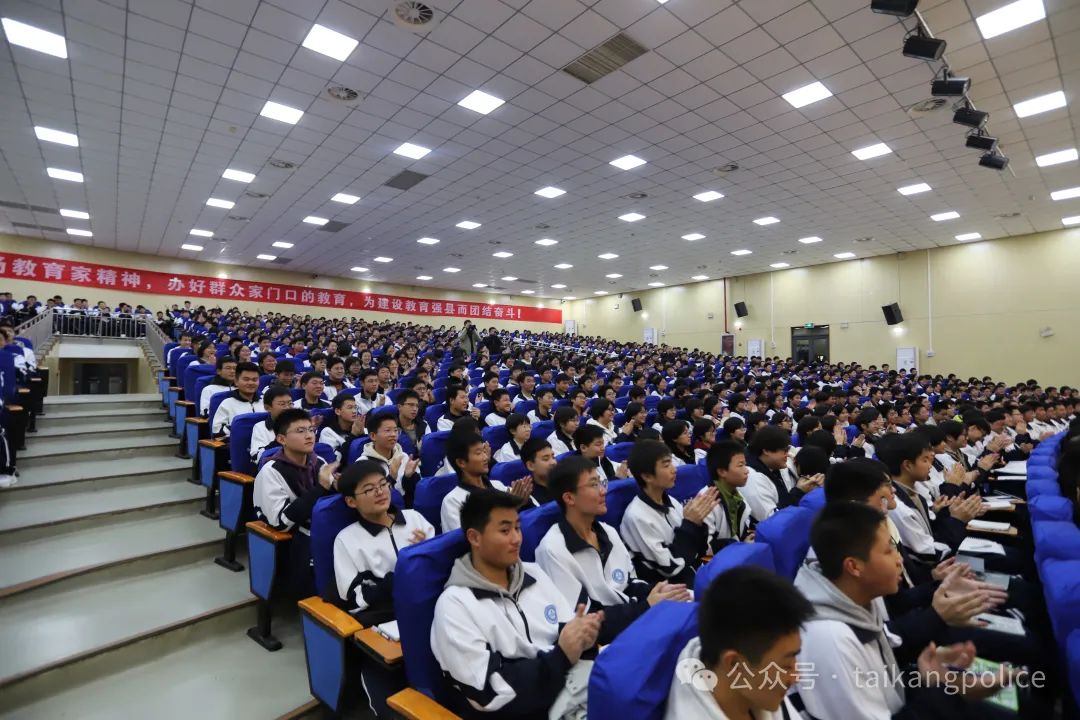播撒法治安全种子 培育青春健康之花——太康县公安局长李豪杰进校园、讲法治-图片2