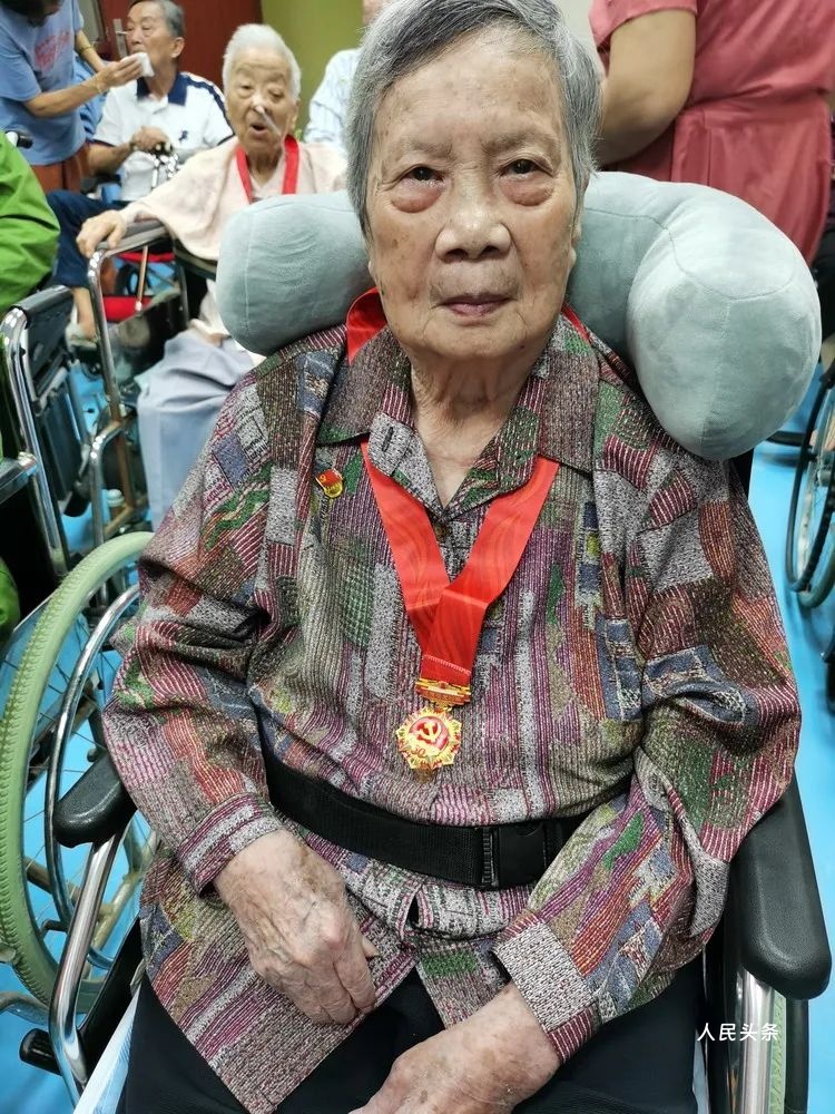 「侨乡故事」抗战老战士李灵获颁“抗战胜利80周年纪念章”-图片1